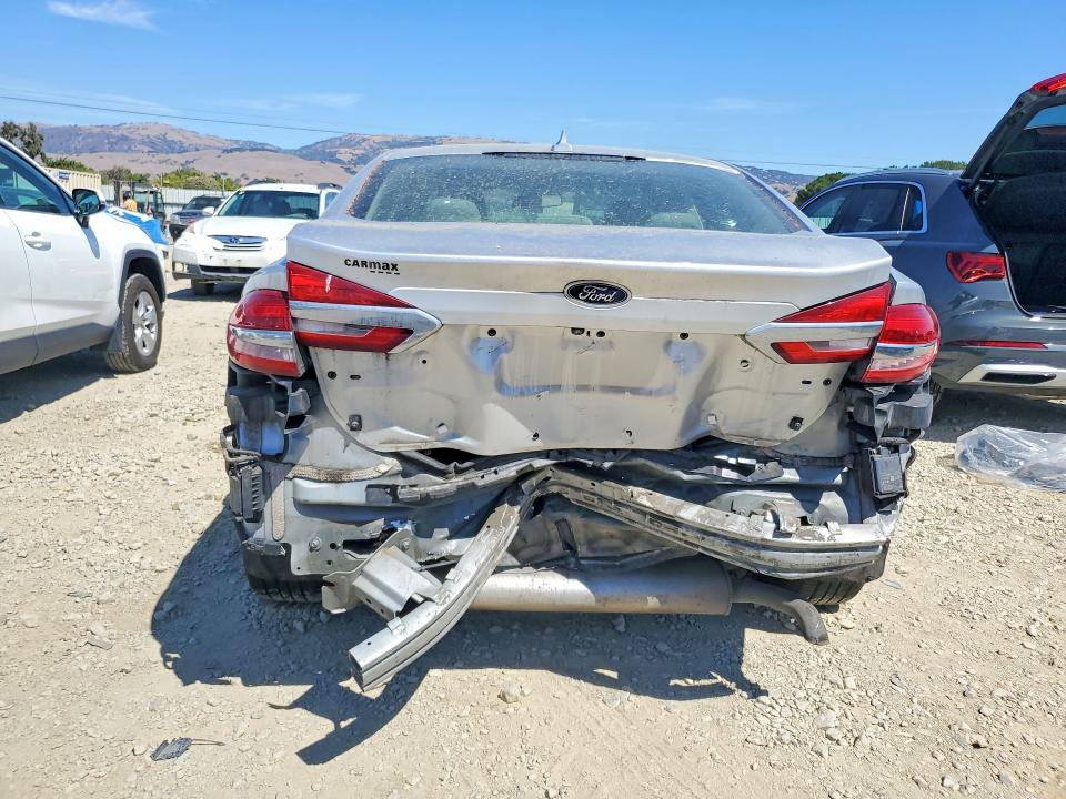 Photo 6 from auction – 2019 FORD FUSION with VIN 3FA6P0LU3KR225526