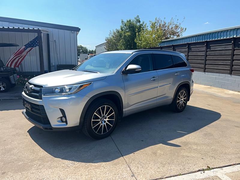 Foto 2 de la subasta – 2017 TOYOTA HIGHLANDER con VIN 5TDJZRFH0HS508358