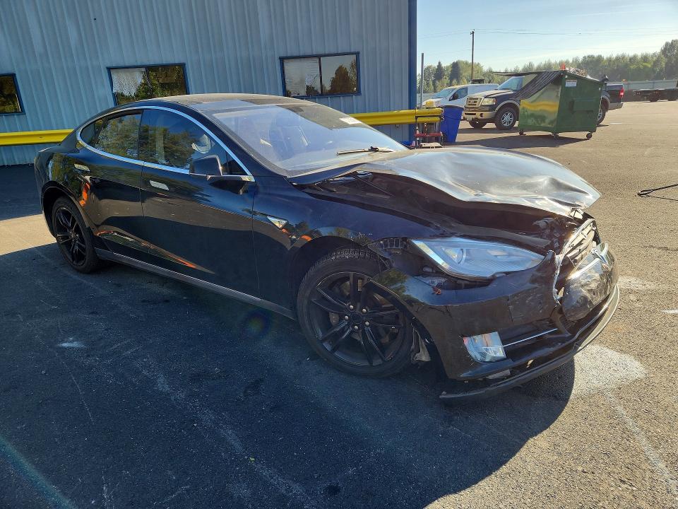 Foto 4 de la subasta – 2014 TESLA MODEL S con VIN 5YJSA1H14EFP50602