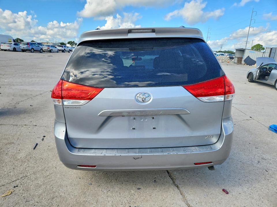 Foto 6 de la subasta – 2014 TOYOTA SIENNA con VIN 5TDYK3DCXES457308