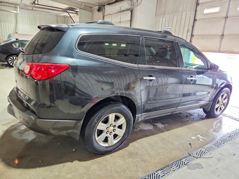 Photo 3 from auction – 2010 CHEVROLET TRAVERSE with VIN 1GNLVFED4AJ218913