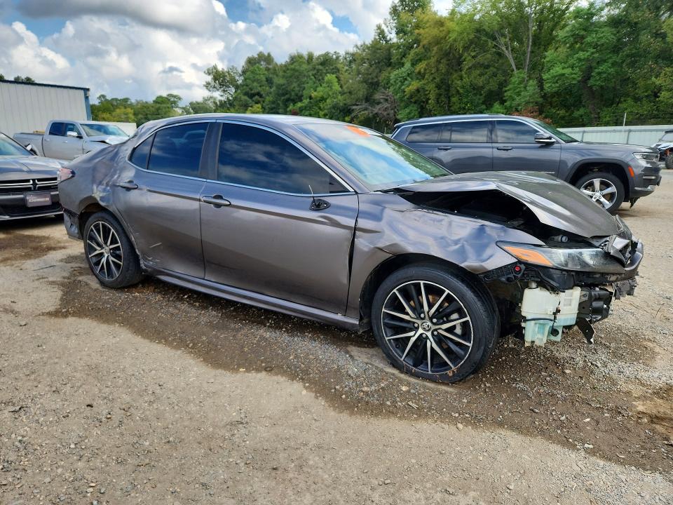 Photo 4 from auction – 2021 TOYOTA CAMRY with VIN 4T1G11AK2MU481235