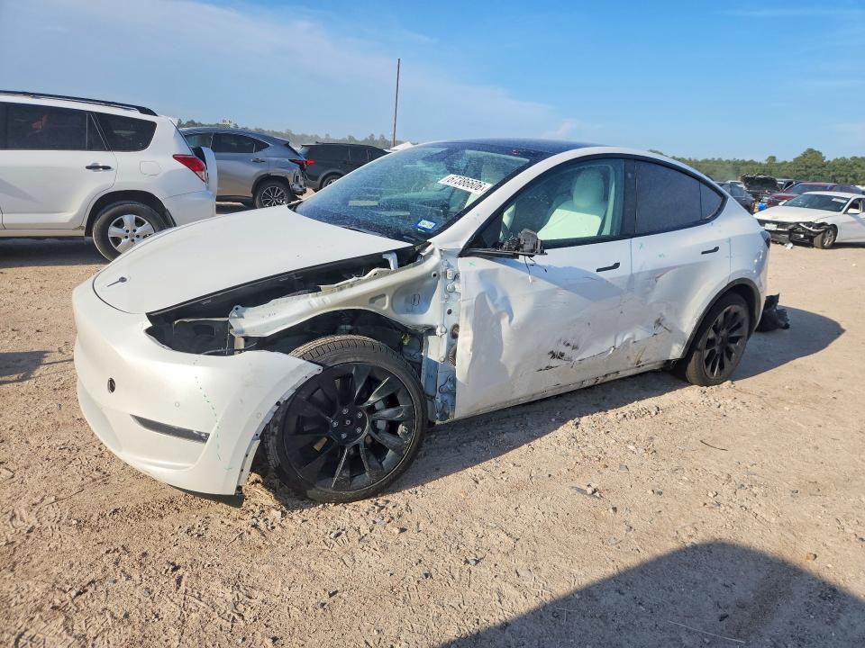 TESLA MODEL Y 2022 with VIN 7SAYGAEE5NF539072 - Photo from auction