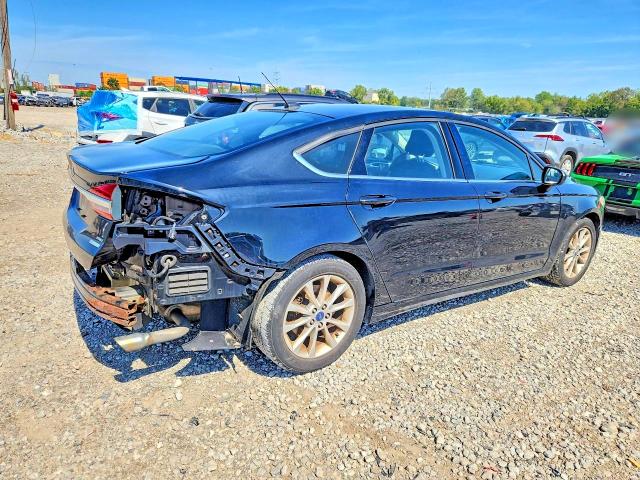 Photo 3 from auction – 2017 FORD FUSION with VIN 3FA6P0HD1HR117195