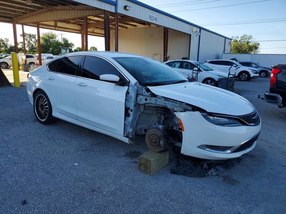 Foto 4 de la subasta – 2016 CHRYSLER 200 con VIN 1C3CCCAB3GN142673