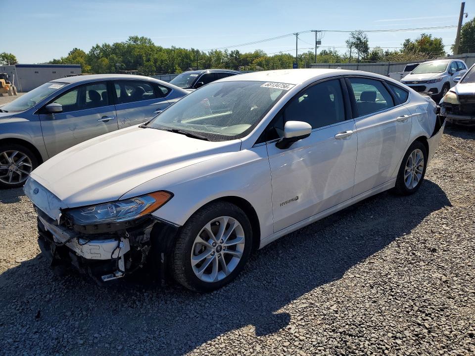 FORD FUSION 2019 with VIN 3FA6P0LU5KR157939 - Photo from auction