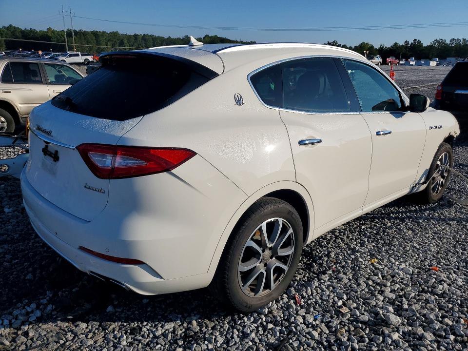 Photo 3 from auction – 2017 MASERATI LEVANTE with VIN ZN661XUL9HX231307