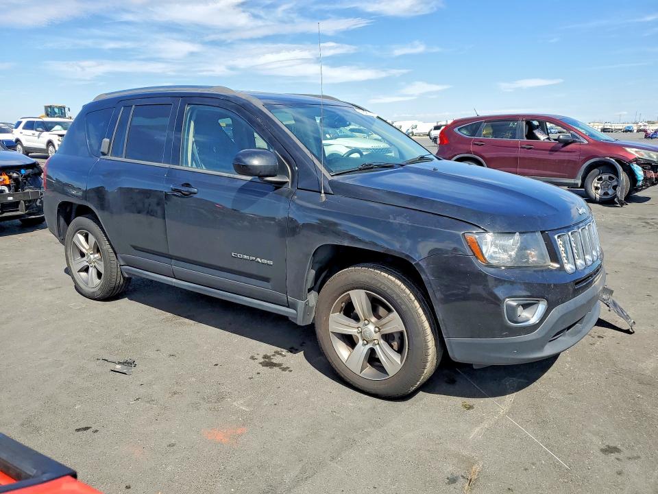 Foto 4 de la subasta – 2016 JEEP COMPASS con VIN 1C4NJDEB0GD768813