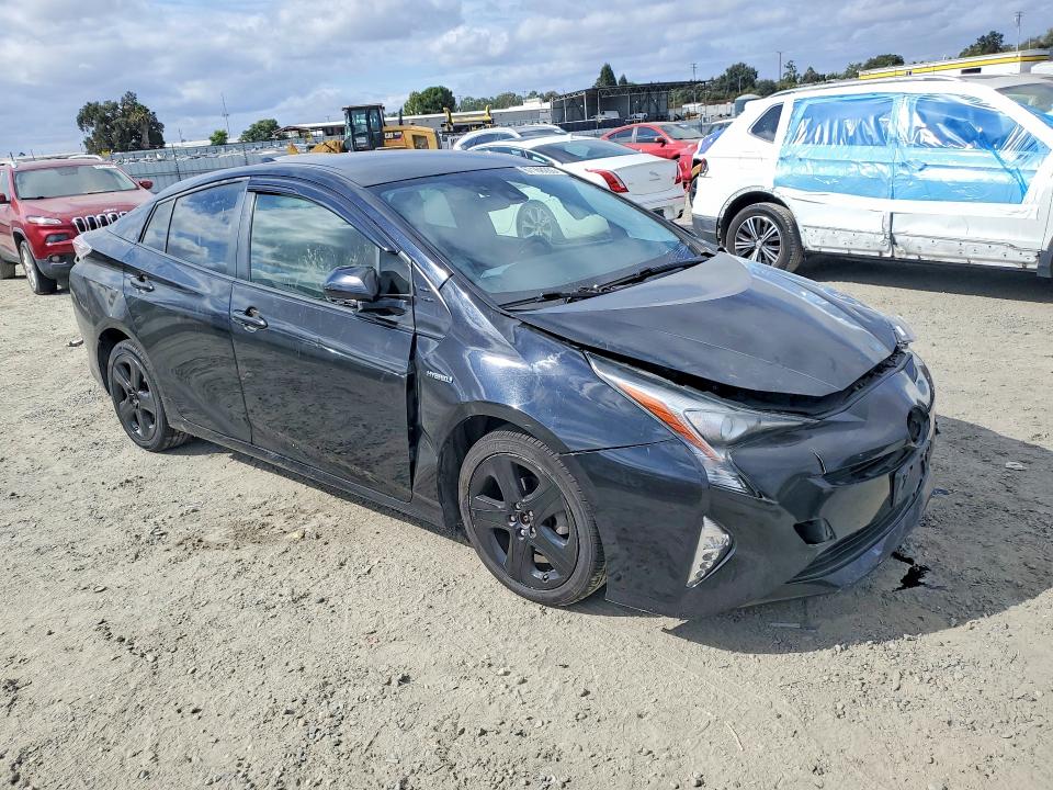 Photo 4 from auction – 2017 TOYOTA PRIUS with VIN JTDKARFU3H3034593