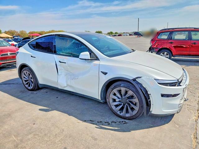 Снимка 4 от търг – 2026 TESLA MODEL  Y с VIN 7SAYGDEE7TA700646