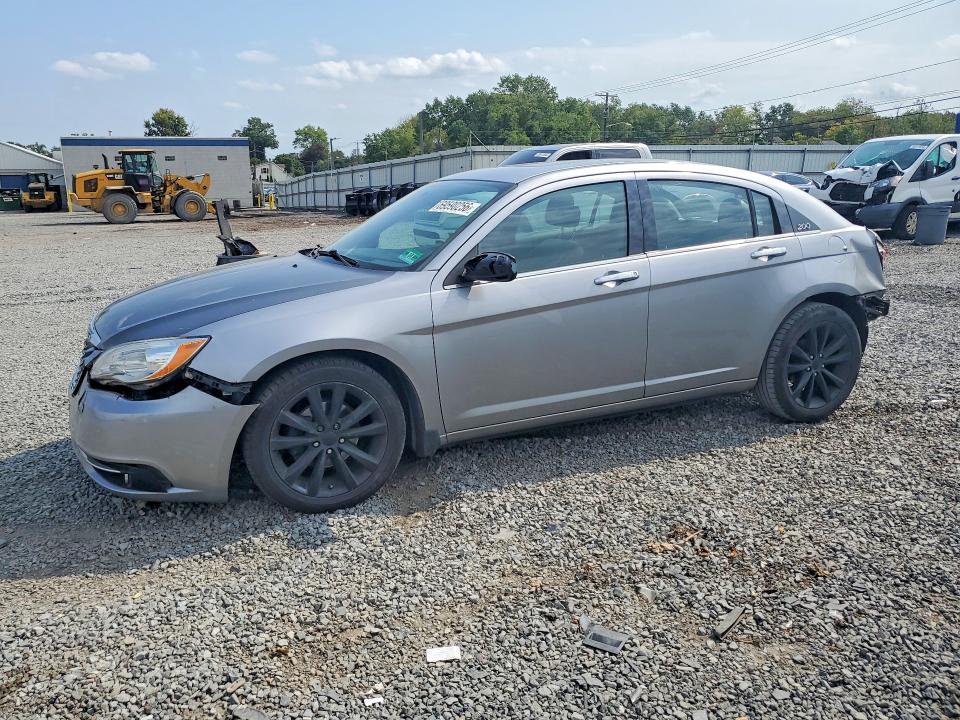 CHRYSLER 200 2014 with VIN 1C3CCBCG4EN152855 - Photo from auction