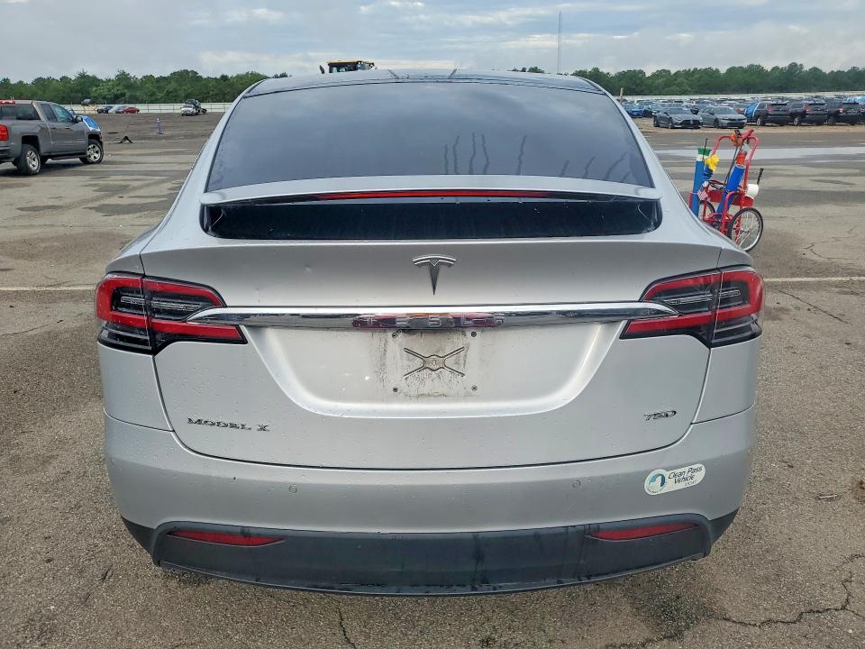 Photo 6 from auction – 2017 TESLA MODEL X with VIN 5YJXCDE25HF035640