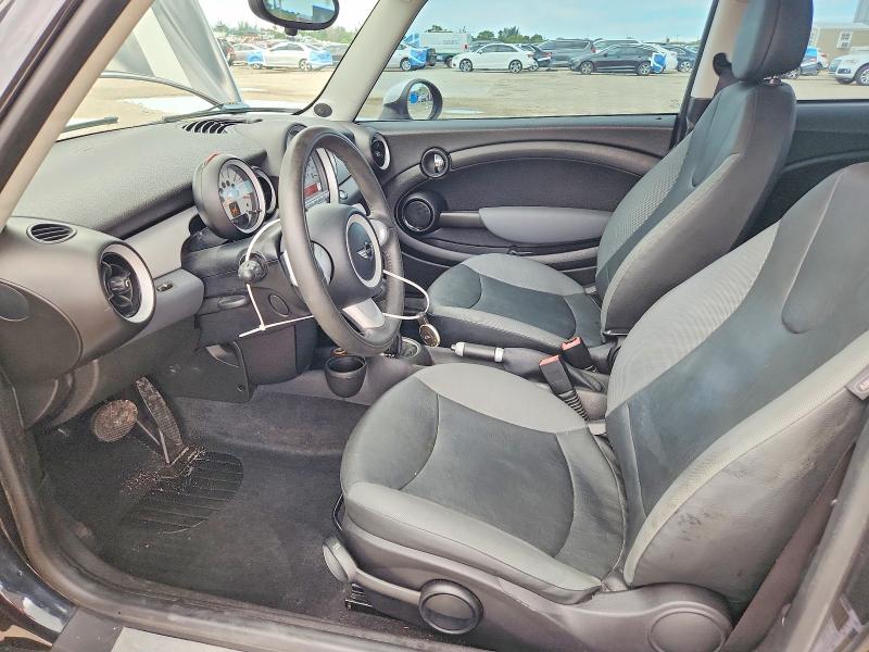 Photo 7 from auction – 2008 MINI COOPER with VIN WMWMF33558TT65774