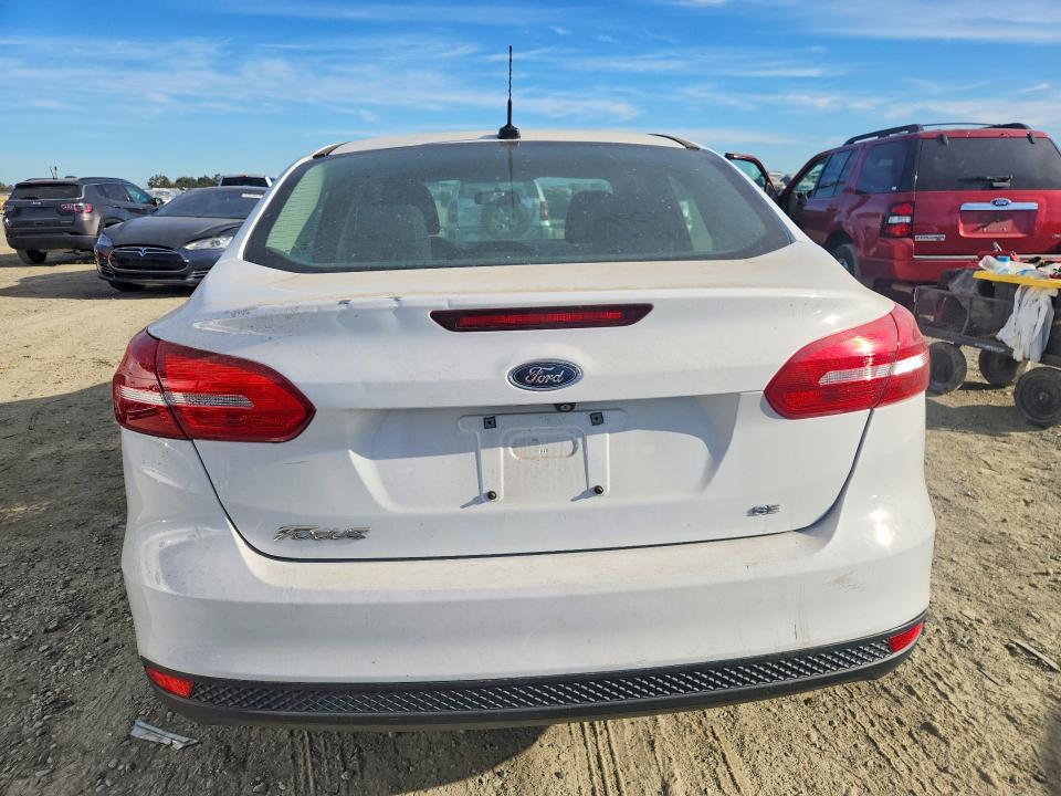 Photo 6 from auction – 2015 FORD FOCUS with VIN 1FADP3F2XFL329101