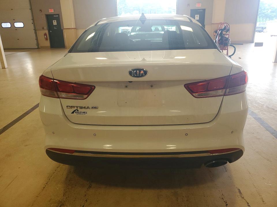 Photo 6 from auction – 2017 KIA OPTIMA with VIN 5XXGT4L31HG174396