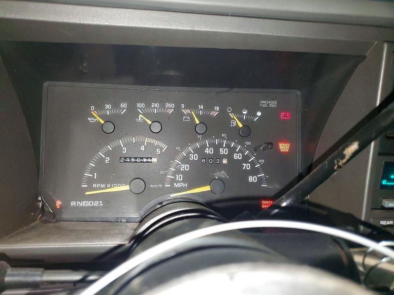 Photo 9 from auction – 1993 CHEVROLET SUBURBAN with VIN 1GNFK16K2PJ382191