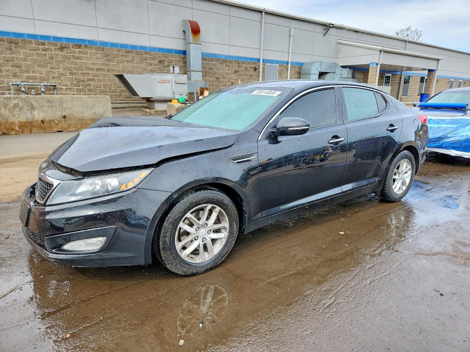 KIA OPTIMA 2012 مع رقم تعريف المركبة 5XXGM4A70CG081560 - صورة من المزاد