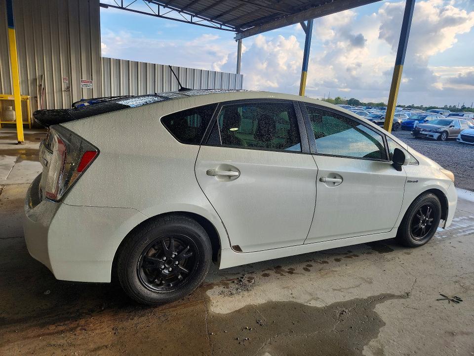 Photo 3 from auction – 2015 TOYOTA PRIUS with VIN JTDKN3DU8F1918994