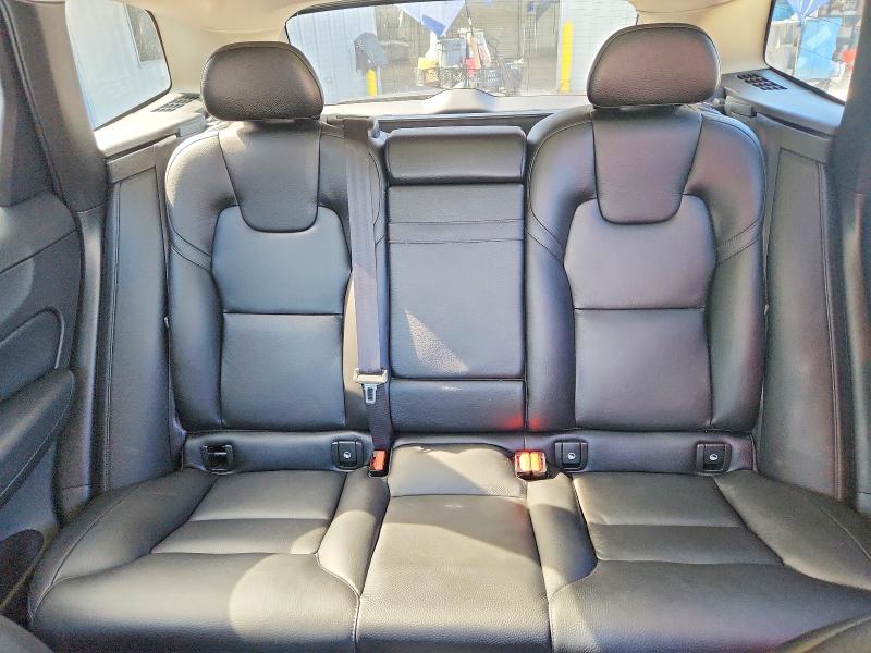Photo 10 from auction – 2018 VOLVO XC60 with VIN YV4102RK6J1021433