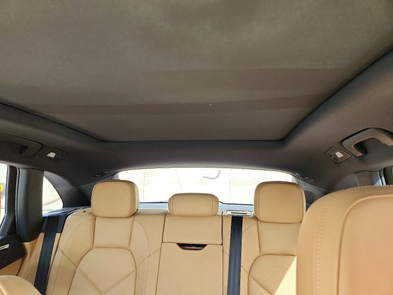 Photo 10 from auction – 2018 PORSCHE MACAN with VIN WP1AA2A51JLB18581