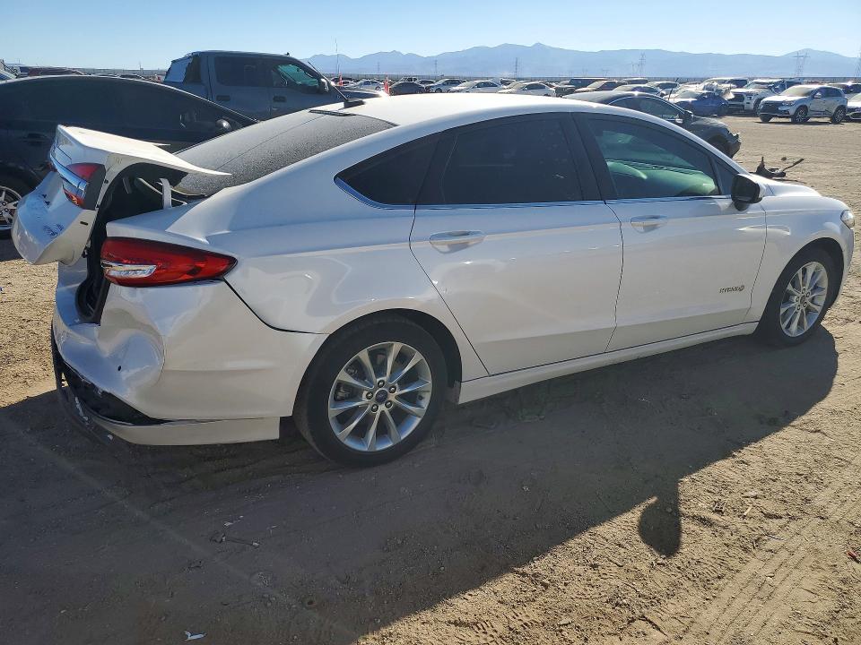Снимка 3 от търг – 2017 FORD FUSION с VIN 3FA6P0LU2HR117388