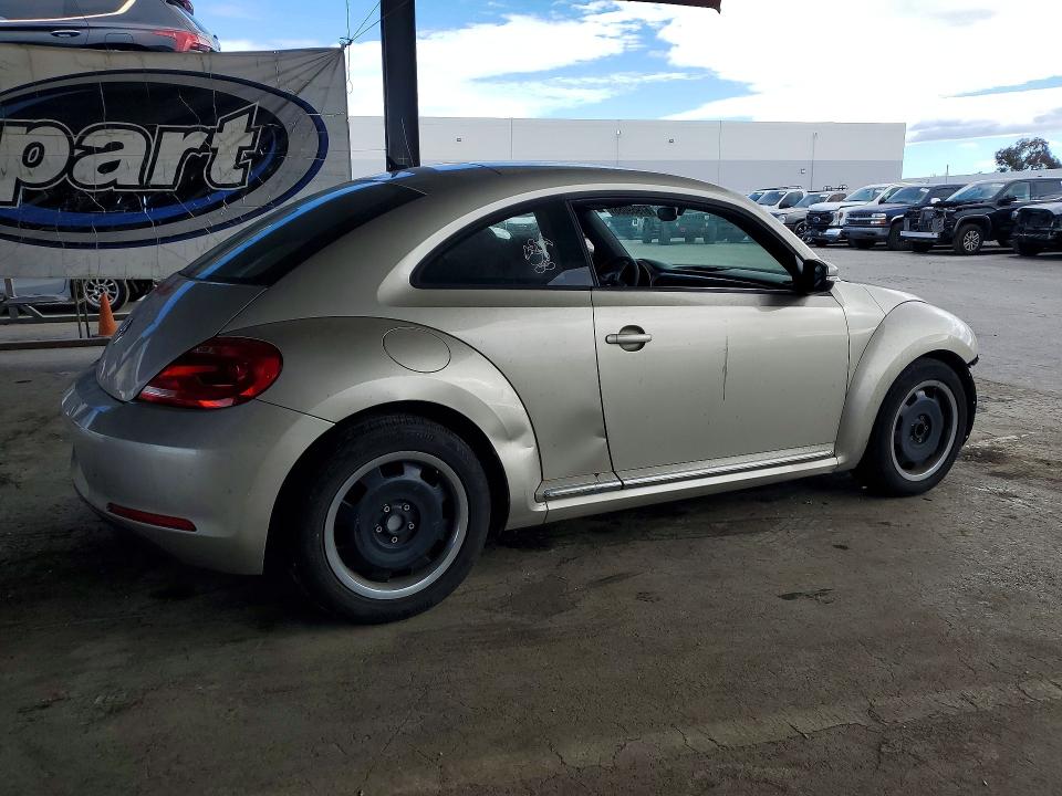 Photo 3 from auction – 2012 VOLKSWAGEN BEETLE with VIN 3VWJP7AT8CM658049