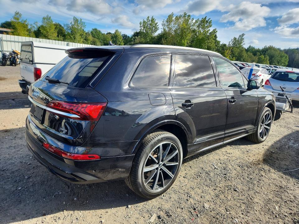Фото 3 с аукциона – 2021 AUDI Q7 с VIN WA1VXAF74MD011636