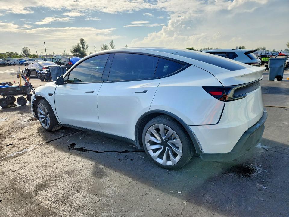 Снимка 2 от търг – 2026 TESLA MODEL Y с VIN 7SAYGDEE5TA393445
