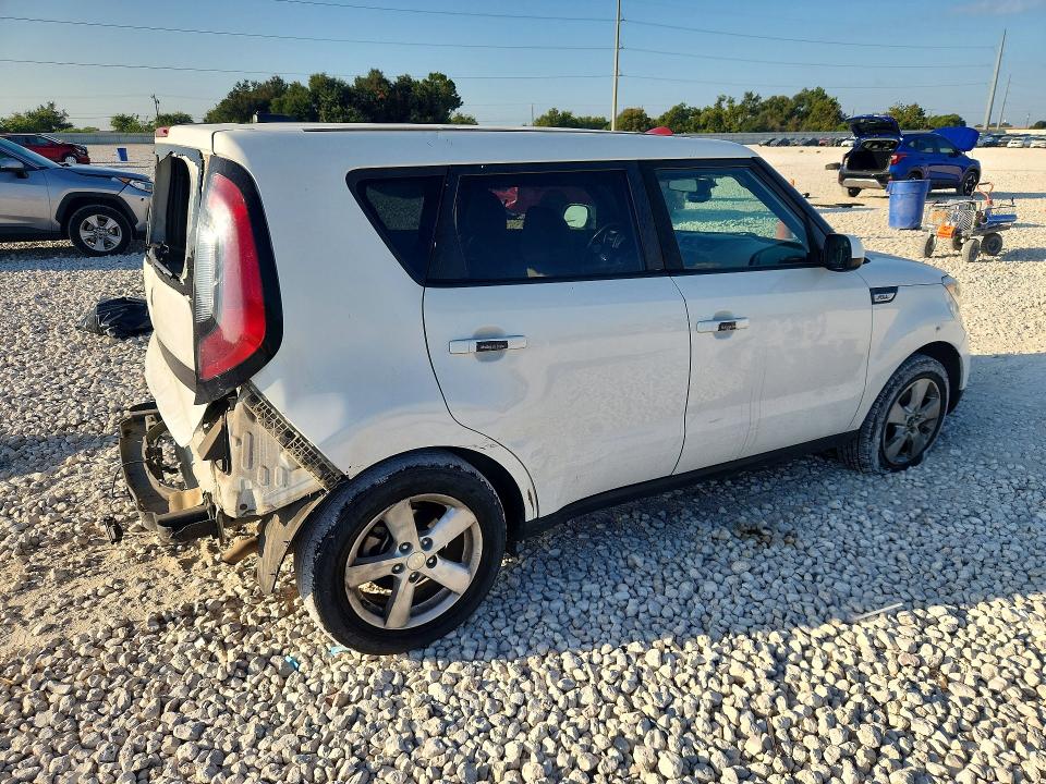Фото 3 с аукциона – 2018 KIA SOUL с VIN KNDJN2A29J7599409