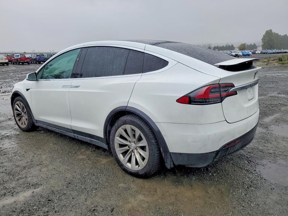 Zdjęcie 2 z aukcji – 2019 TESLA MODEL X z VIN 5YJXCDE22KF181971