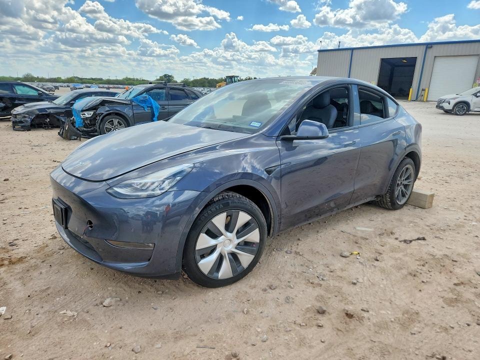 TESLA MODEL Y 2022 с VIN 7SAYGAEE4NF398740 - Снимка от търг