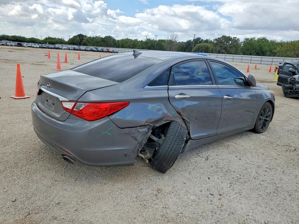 Photo 3 from auction – 2011 HYUNDAI SONATA with VIN 5NPEC4AC9BH106630