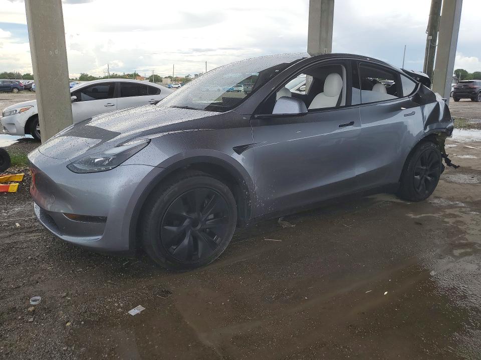 TESLA MODEL Y 2024 مع رقم تعريف المركبة 7SAYGDED4RA326819 - صورة من المزاد