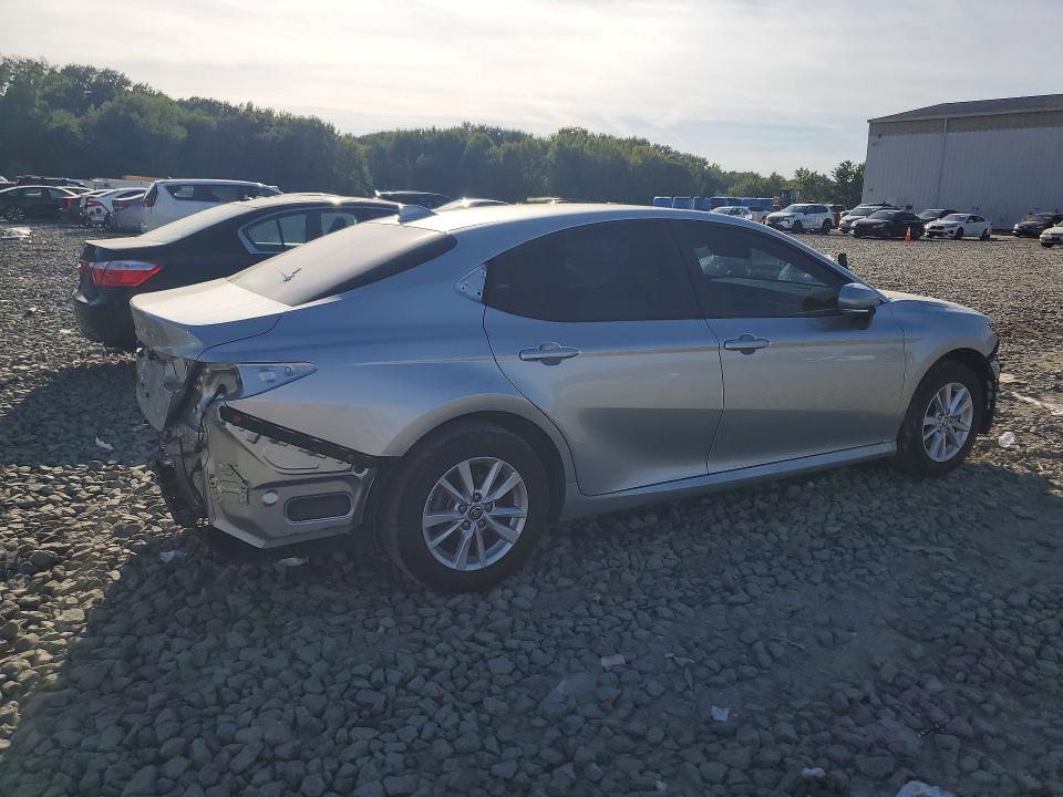 Снимка 3 от търг – 2026 TOYOTA CAMRY с VIN 4T1DBADK8TU542551