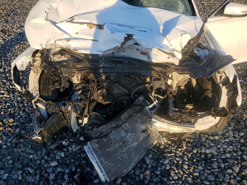 Photo 11 from auction – 2015 HYUNDAI GENESIS with VIN KMHGN4JE3FU053323
