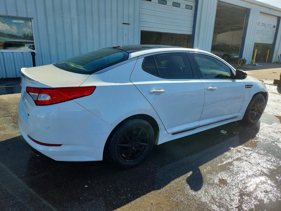 Photo 3 from auction – 2013 KIA OPTIMA with VIN 5XXGR4A62DG095325