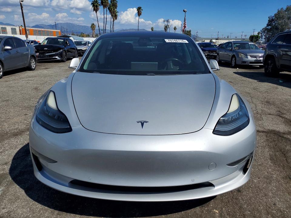 Photo 5 from auction – 2018 TESLA MODEL 3 with VIN 5YJ3E1EAXJF011001