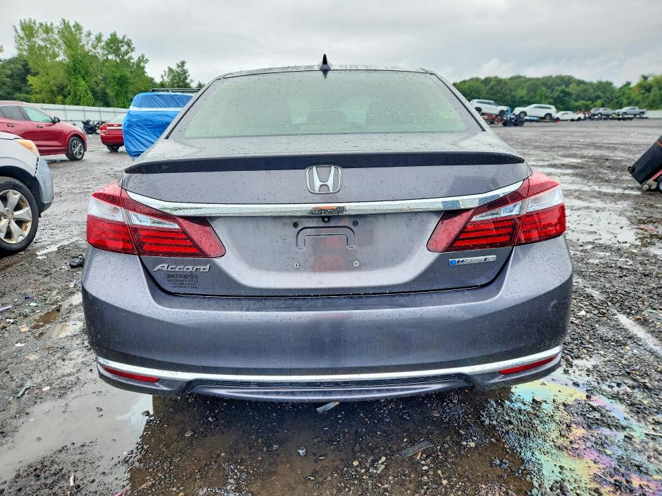 Photo 6 from auction – 2017 HONDA ACCORD with VIN JHMCR6F54HC031060