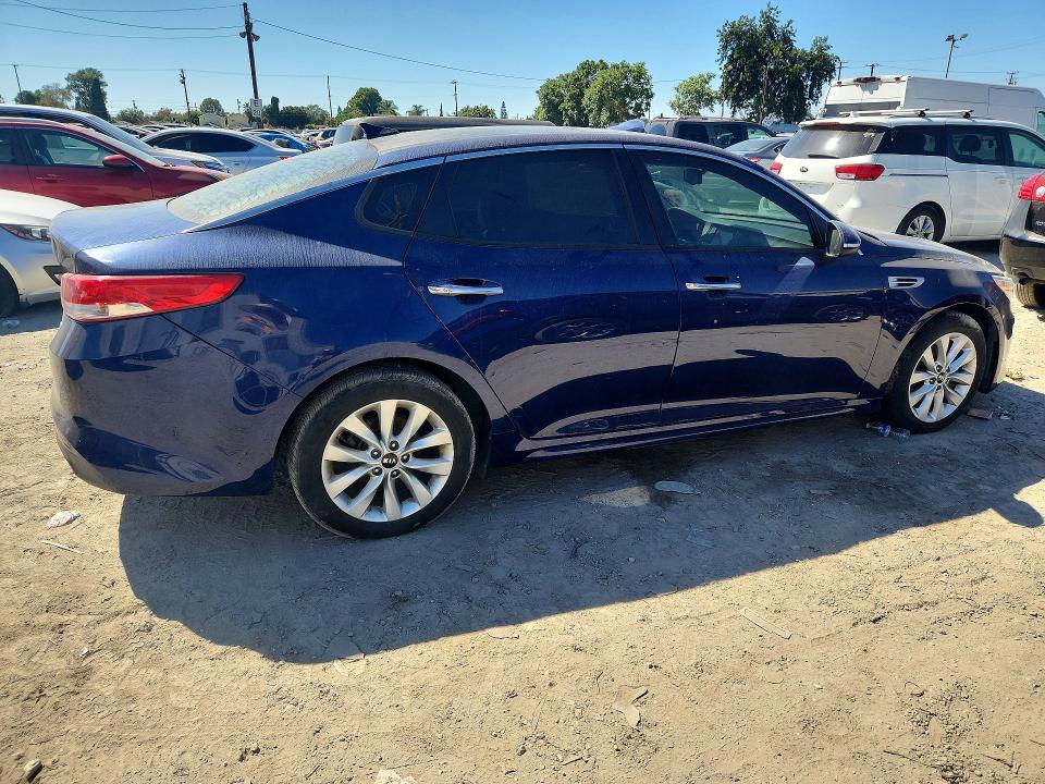 Photo 3 from auction – 2016 KIA OPTIMA with VIN 5XXGU4L38GG013975