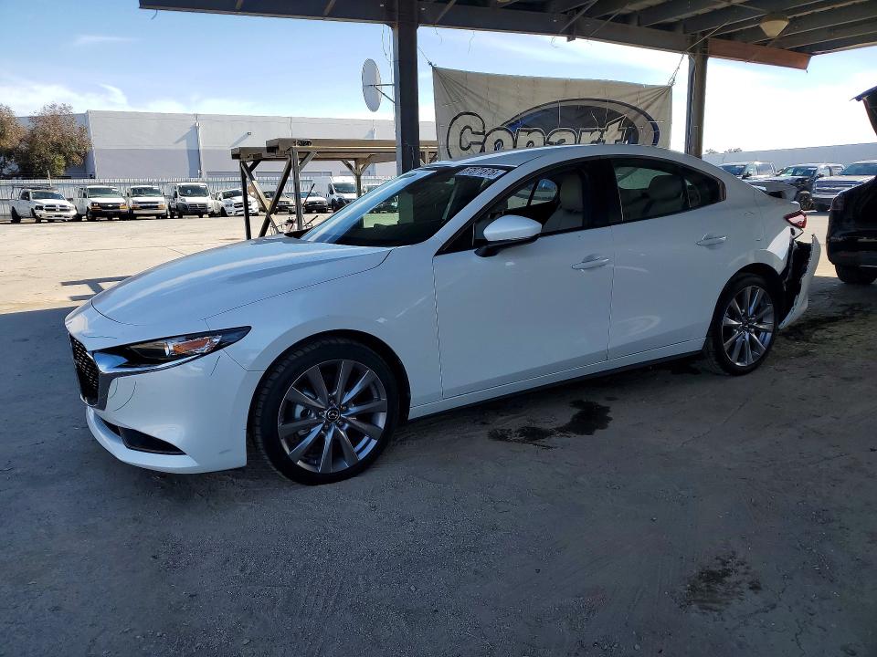 Photo 1 from auction – 2019 MAZDA 3 with VIN 3MZBPADL9KM105518