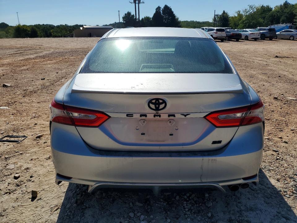 Снимка 6 от търг – 2018 TOYOTA CAMRY с VIN 4T1B11HK2JU060580