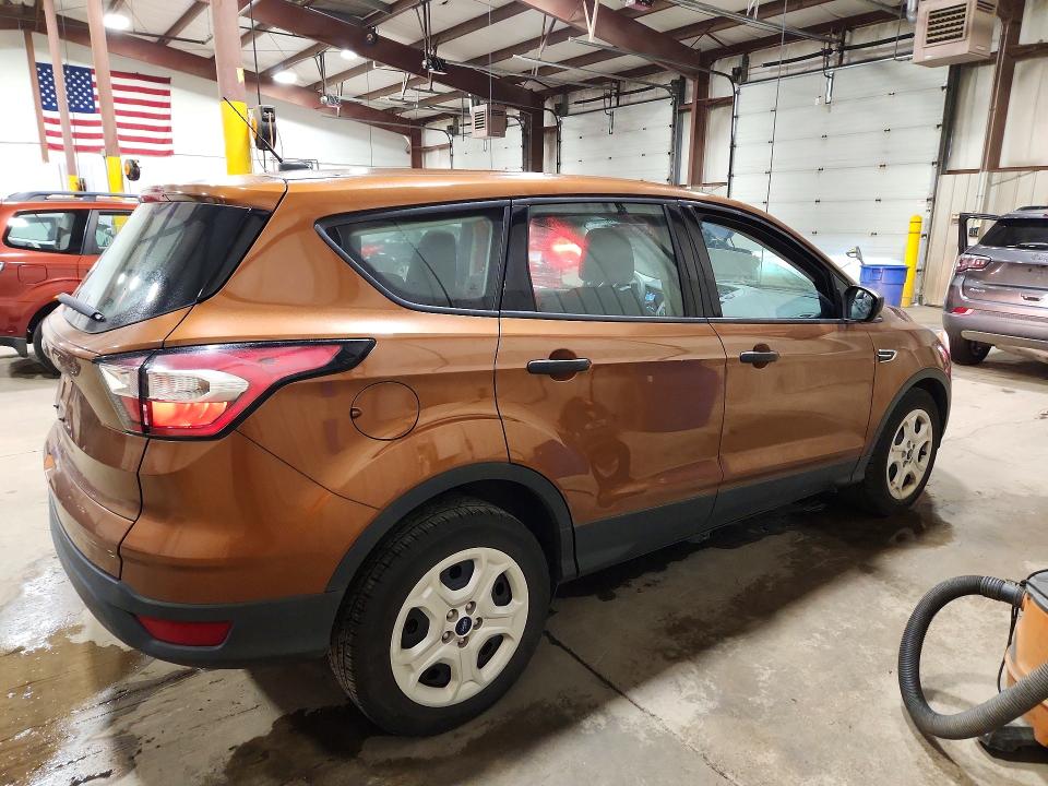 Photo 3 from auction – 2017 FORD ESCAPE with VIN 1FMCU0F76HUC42247
