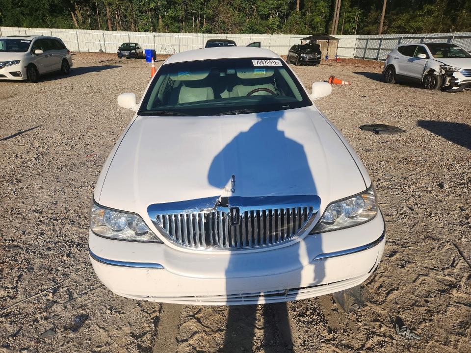 صورة رقم 5 من المزاد - 2010 LINCOLN TOWN CAR مع VIN 2LNBL8CV7AX613351
