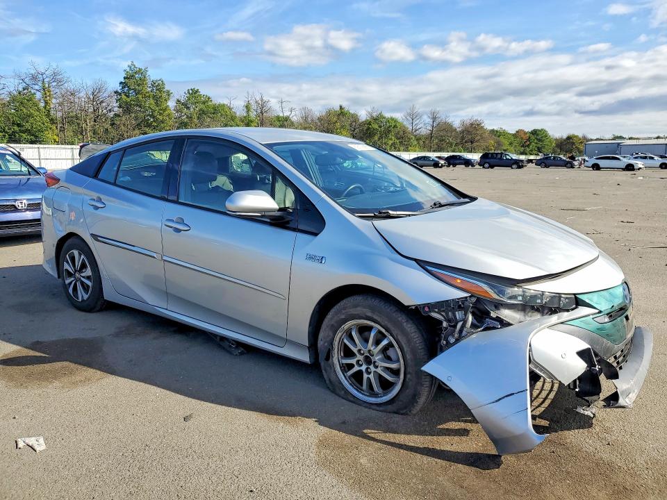 Photo 4 from auction – 2018 TOYOTA PRIUS PRIME with VIN JTDKARFP1J3102728