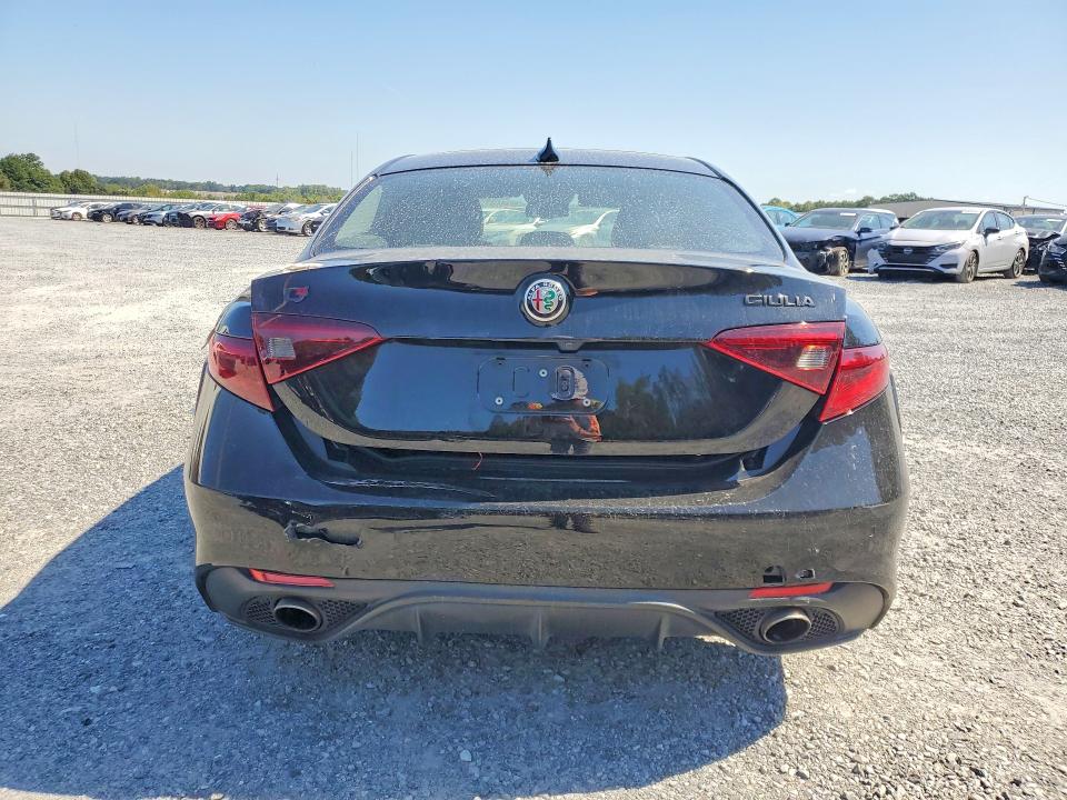 Photo 6 from auction – 2018 ALFA ROMEO GIULIA with VIN ZARFAEEN5J7597816