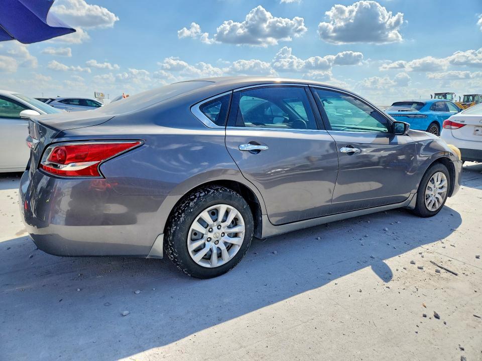Photo 3 from auction – 2015 NISSAN ALTIMA with VIN 1N4AL3AP4FC170805
