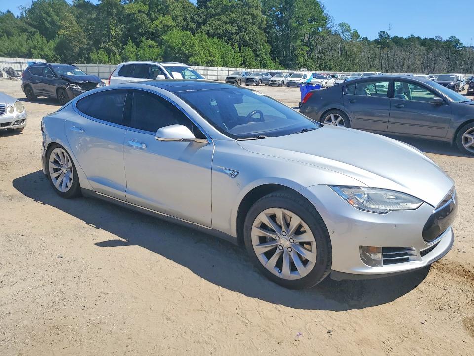 Photo 4 from auction – 2016 TESLA MODEL S with VIN 5YJSA1E22GF125308