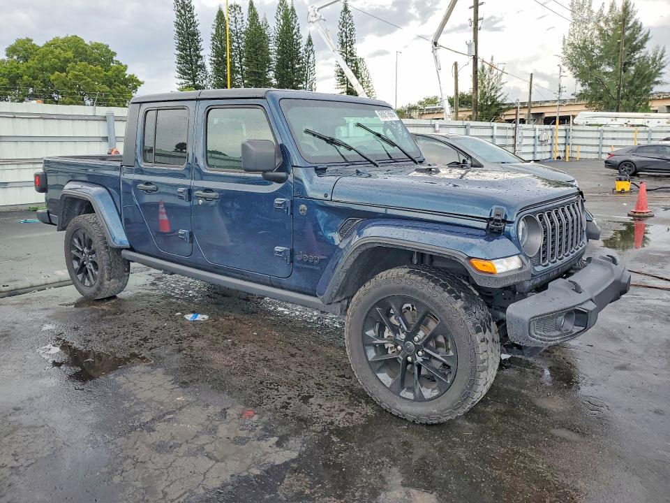 Снимка 4 от търг – 2025 JEEP GLADIATOR с VIN 1C6PJTAG3SL516614