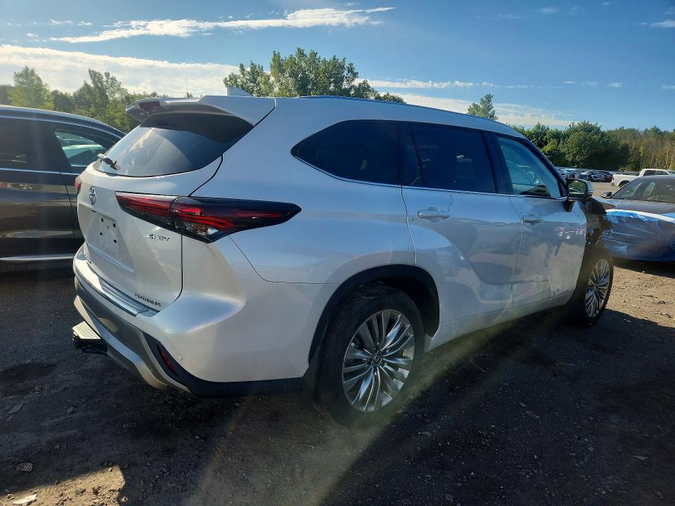 Photo 3 from auction – 2026 TOYOTA HIGHLANDER HYBRID with VIN 5TDEBRCHXTS719490
