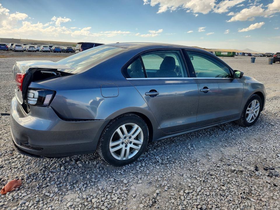 Photo 3 from auction – 2017 VOLKSWAGEN JETTA with VIN 3VW2B7AJ5HM313585